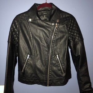 Cute Women's Black leather jacket!